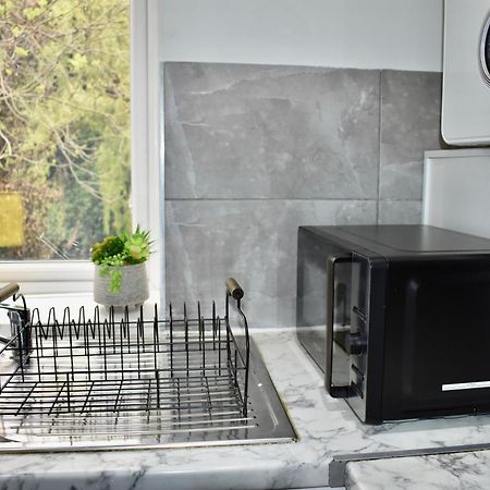Luxury 2 Bedroom Apartment, Parking, Few Minutes Walk From Wembley Stadium Londra Exterior foto