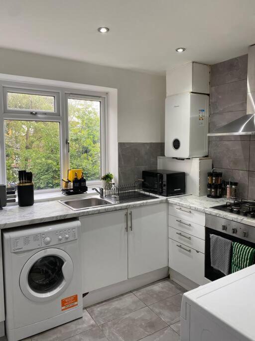 Luxury 2 Bedroom Apartment, Parking, Few Minutes Walk From Wembley Stadium Londra Exterior foto