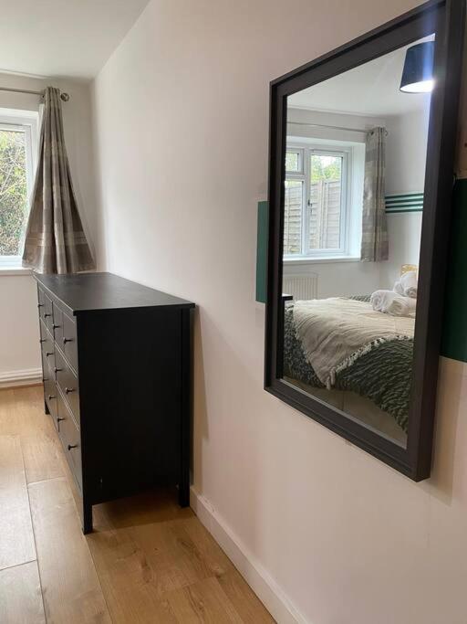 Luxury 2 Bedroom Apartment, Parking, Few Minutes Walk From Wembley Stadium Londra Exterior foto