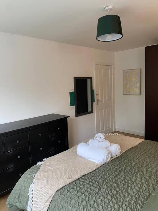 Luxury 2 Bedroom Apartment, Parking, Few Minutes Walk From Wembley Stadium Londra Exterior foto